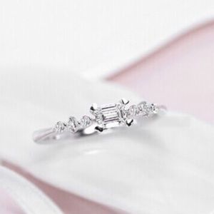 🛍SALE🛍Dainty Emerald & Round Cut White Sapphire